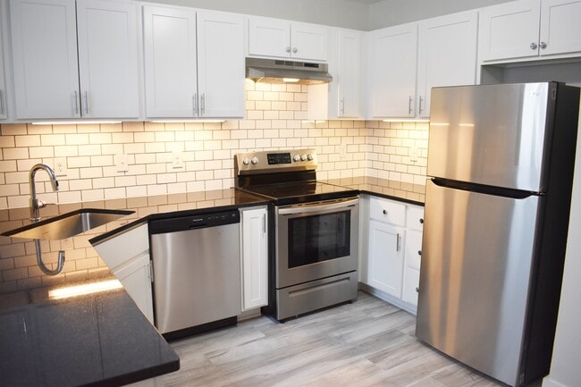 Building Photo - 625 6th Ave Unit 1