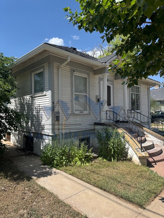 Building Photo - Basement Studio Apartment