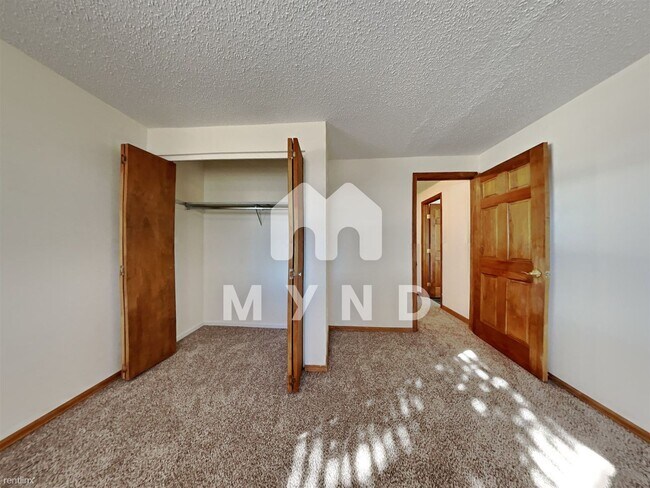 Photo - 4 br, 2 bath House - 775 S Braun St