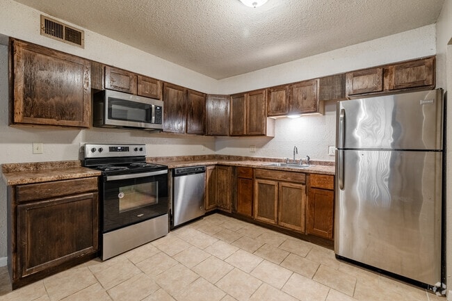 3BR, 2BA - 1440SF - Kitchen