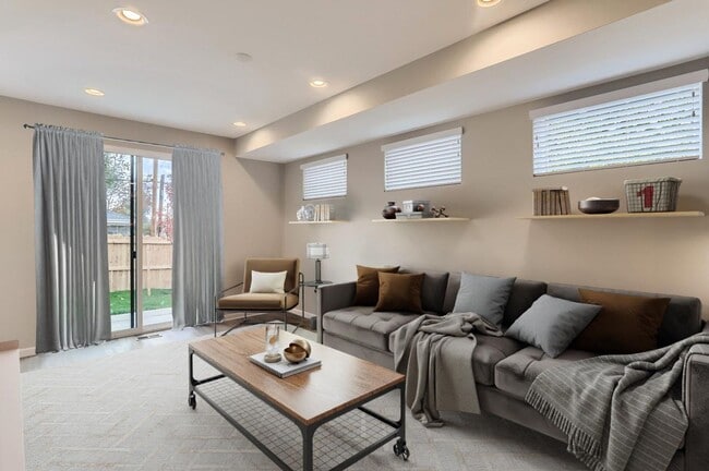 Photo - Modern 5 Bedroom Home for Rent!