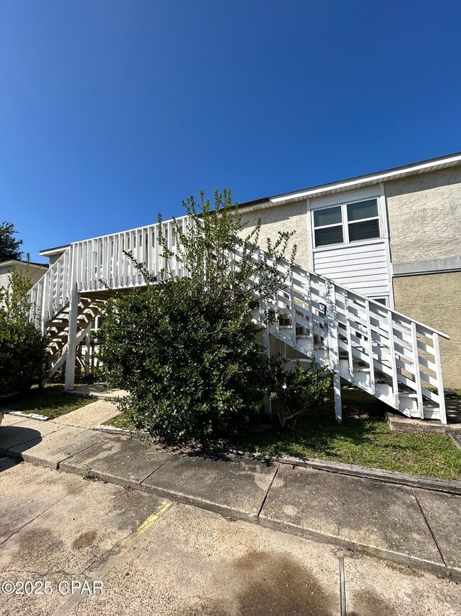 Building Photo - 3914 E 11th St Unit 201