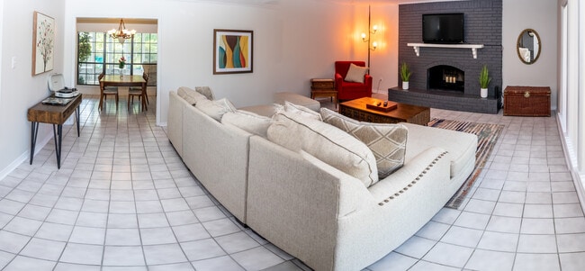 Photo - 105 Linnet Dr