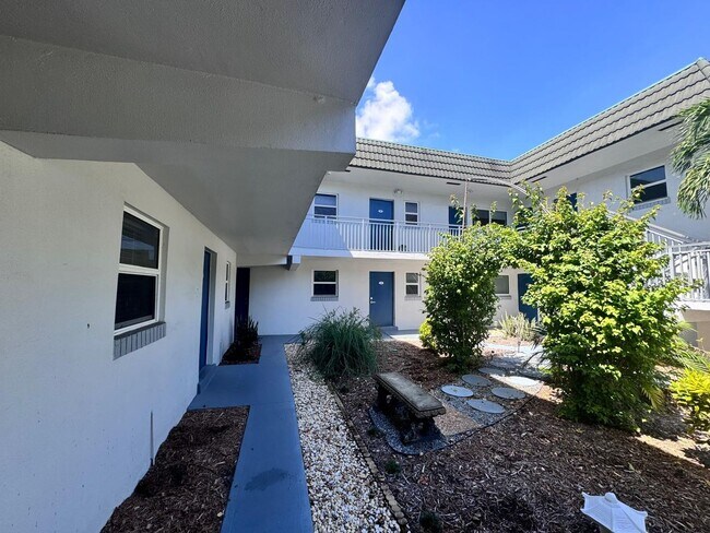 Photo - Spacious and modern 1-bedroom, 1-bathroom unit available for rent in the heart of Fort Lauderdale.