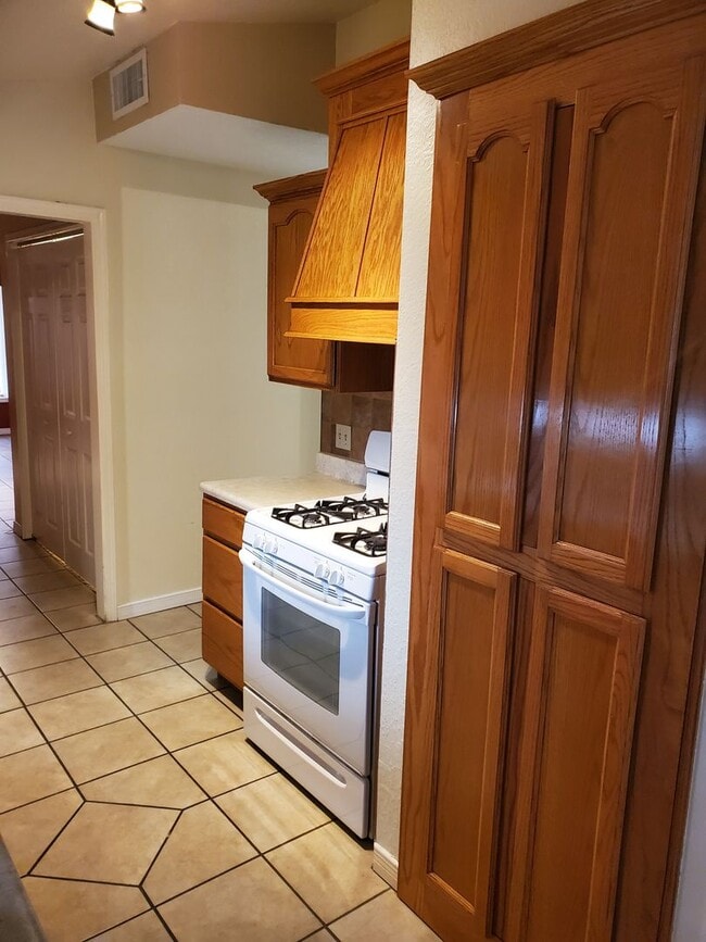 Building Photo - Eastside home for rent