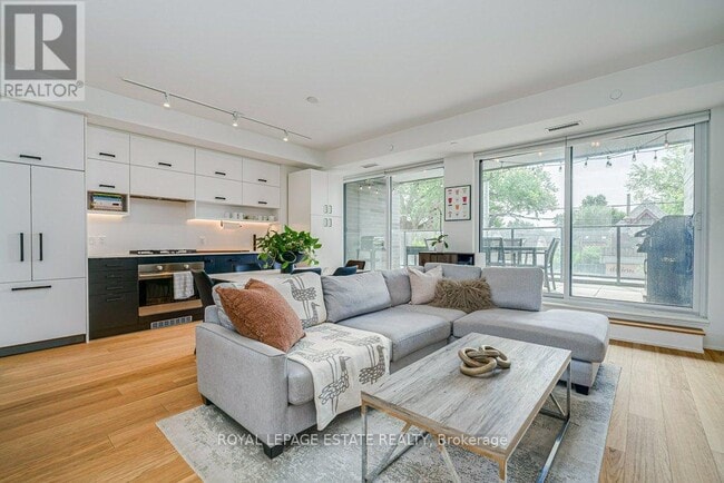Photo - 1888 Queen St E Unit 211