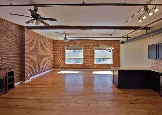 Building Photo - Loft Living 2 Bedroom