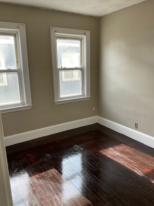 Photo - 82 Sunnyside St Unit 4BR/1BA Apartment