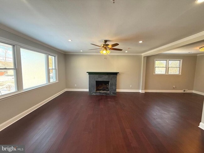 Photo - 7419 Farnum St