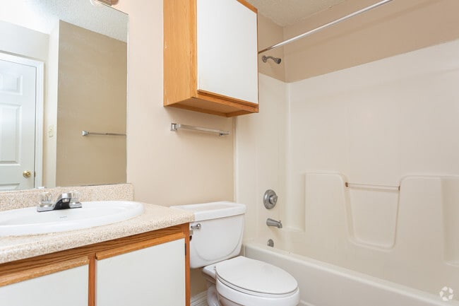 1 BR, 1 BA - 672 SF