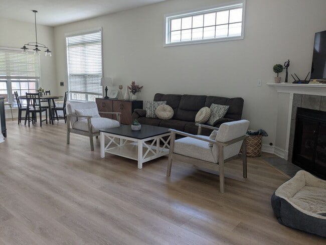 Photo - 2047 Sunny Dale Dr