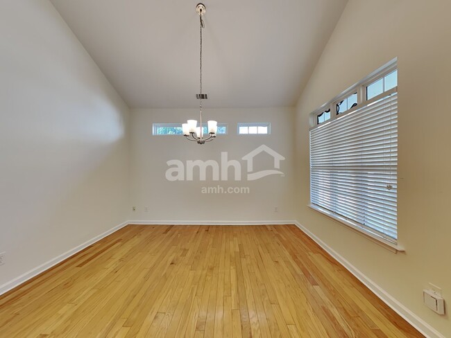 Photo - 518 Anglewood Trace