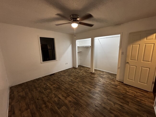Photo - 707 Louise St