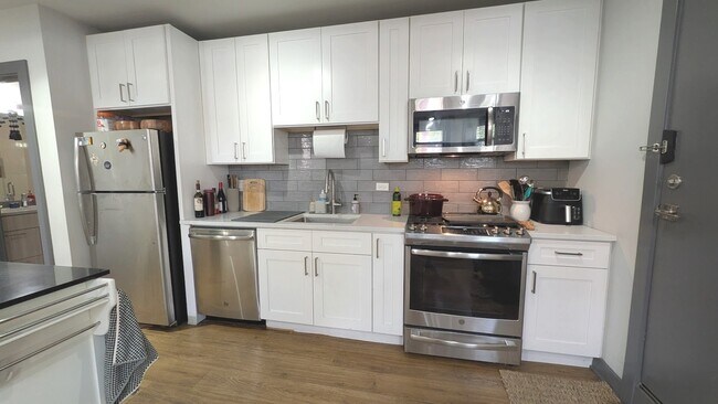 Photo - 1101 W George St
