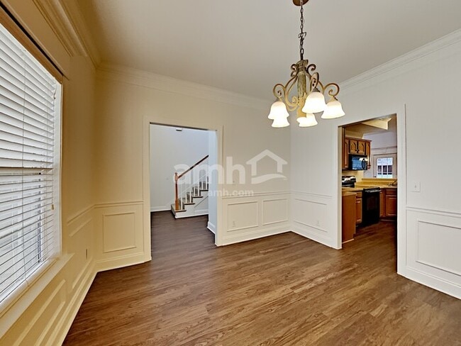 Building Photo - 5125 Macarthur Ave Rental