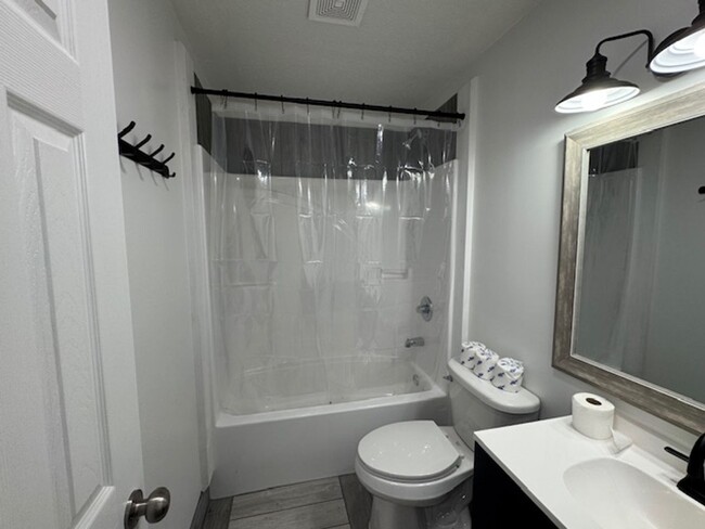 Photo - 1032 Moseley Dr Apartment Unit 1034