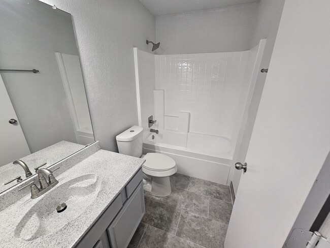 Photo - 919 Crestwood Dr