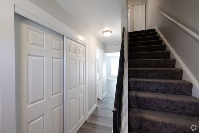 2BR, 1.5BA - 1341SF
