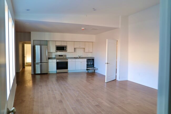 Photo - 439 N Salina St Unit 2