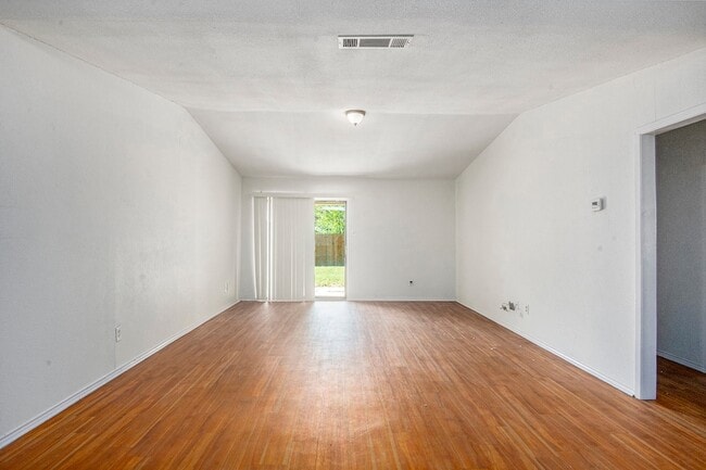 Photo - 6819 W Cleburne Rd