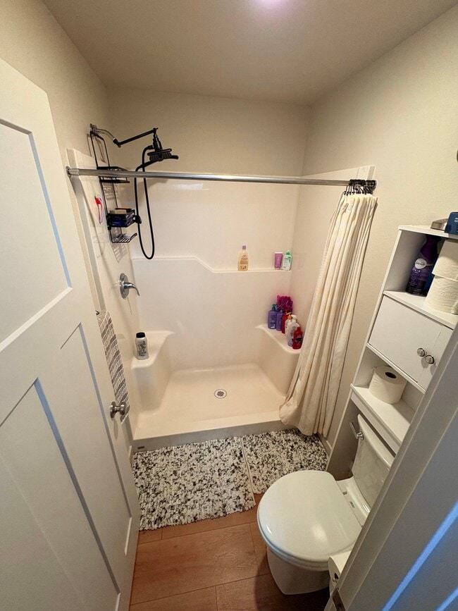 Photo - 650 Tinley St