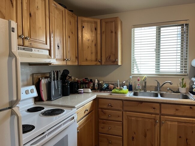 Photo - 863 Logan Ave S