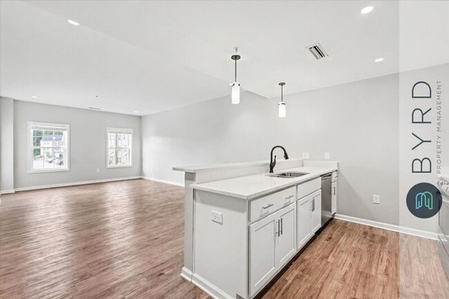 Building Photo - 1420 Ewing Pk Lp Unit 202