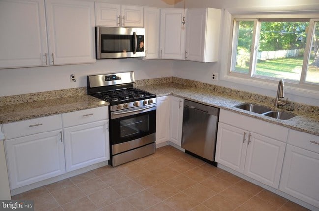 Building Photo - 9210 Maple Rock Dr