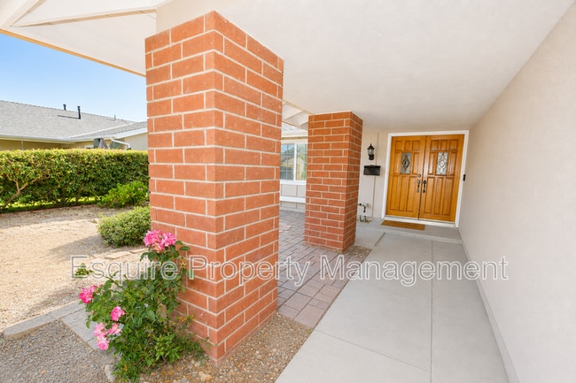 Photo - 2065 Pamela St