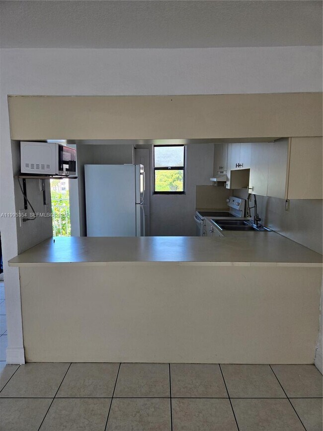 Photo - 8425 NW 8th St Unidad 409