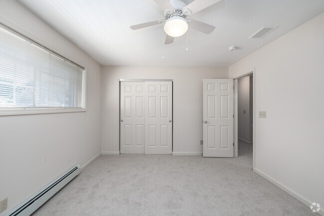 1BR, 1BA - 765SF - Bedroom
