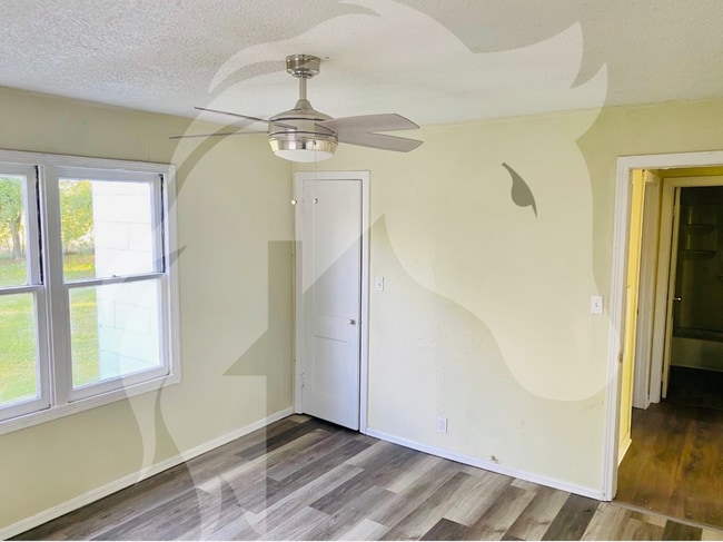 Photo - 208 E Ponca St