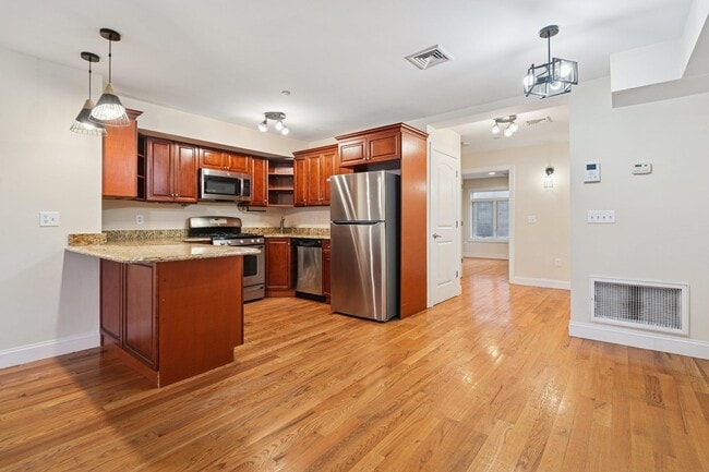 Photo - 124 68th St Unidad 203