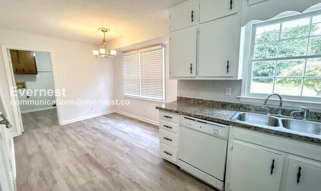 Photo - 5151 Vivid Dr SW