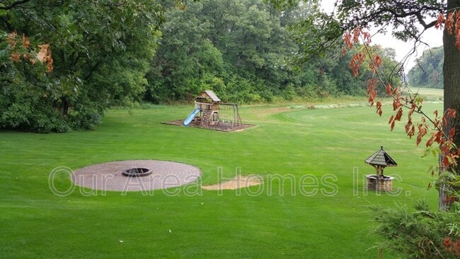 Photo - 1778 Klondike Dr NE