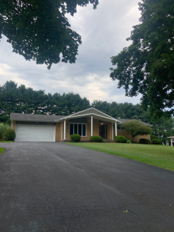 Photo - 8852 Rue Helena St NE