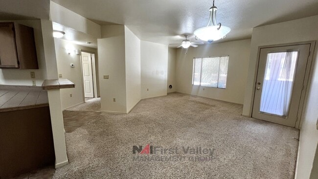 Building Photo - 2 Bedrooms, 2 Baths