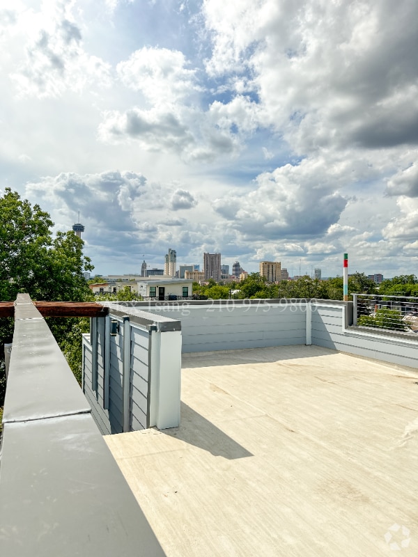 Building Photo - 225 S Pine St Rental
