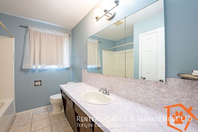 Photo - 2 Bedroom Main Floor, UTILITIES INCLUDED