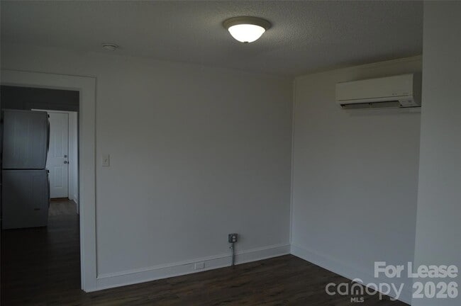 Photo - 709 S Elm St