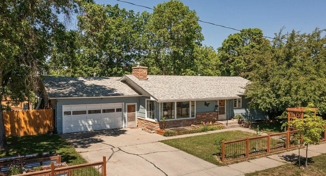 Building Photo - Spacious 5 Bedroom Home for Lease Close to Downtown Bozeman