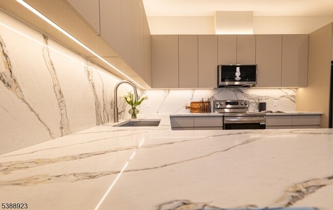 Photo - 1722 Springfield Ave Unit 403