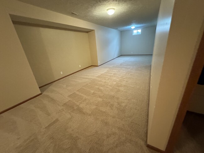 Huge family room - 2928 Blackhawk Dr