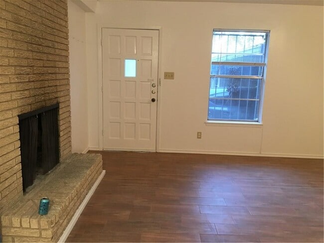 Photo - 115 Laurelwood Dr S