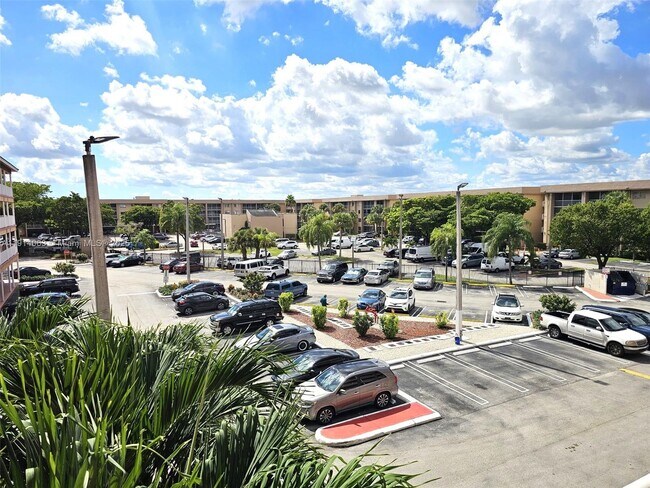 Photo - 17350 NW 67th Ave Unidad 303 Rental