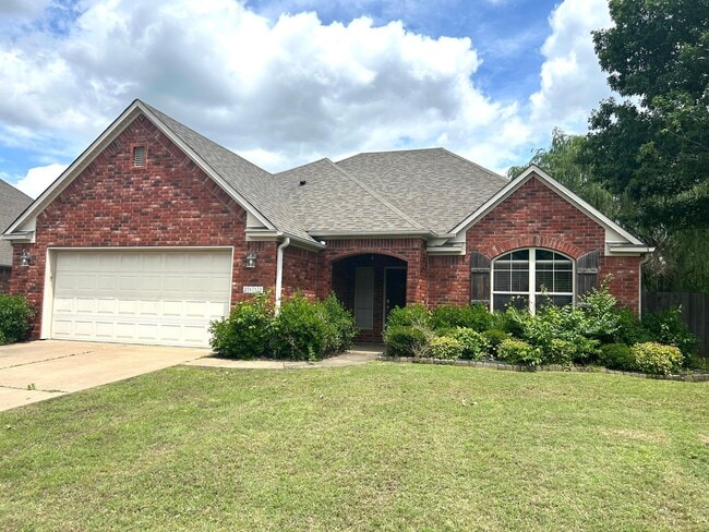 Stunning West Fayetteville Single Family Home - Stunning West Fayetteville Single Family Home