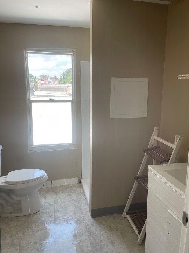 Photo - 1135 Lancaster Ave Unidad B