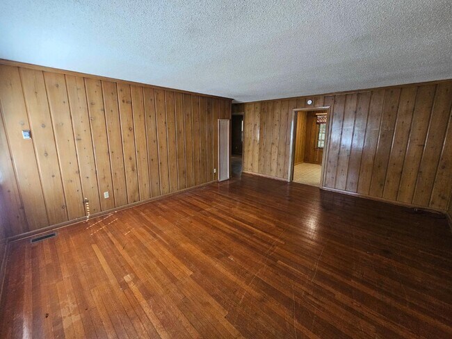 Photo - 1507 Brennen Rd