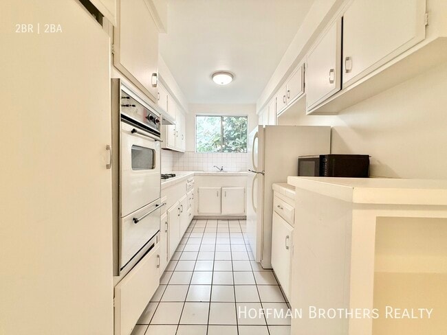 Building Photo - 1036 N Crescent Heights Blvd Unit 4