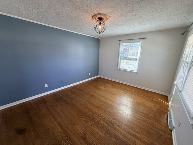 Photo - 311 3rd Ave NW